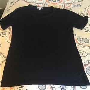 Basic black short sleeve top!